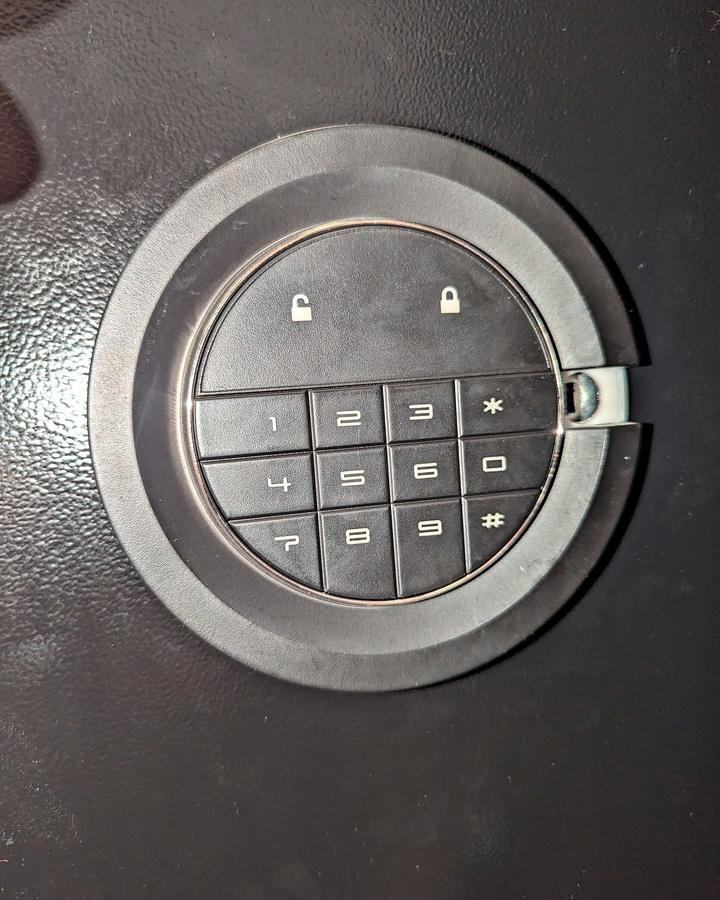 Safe keypad